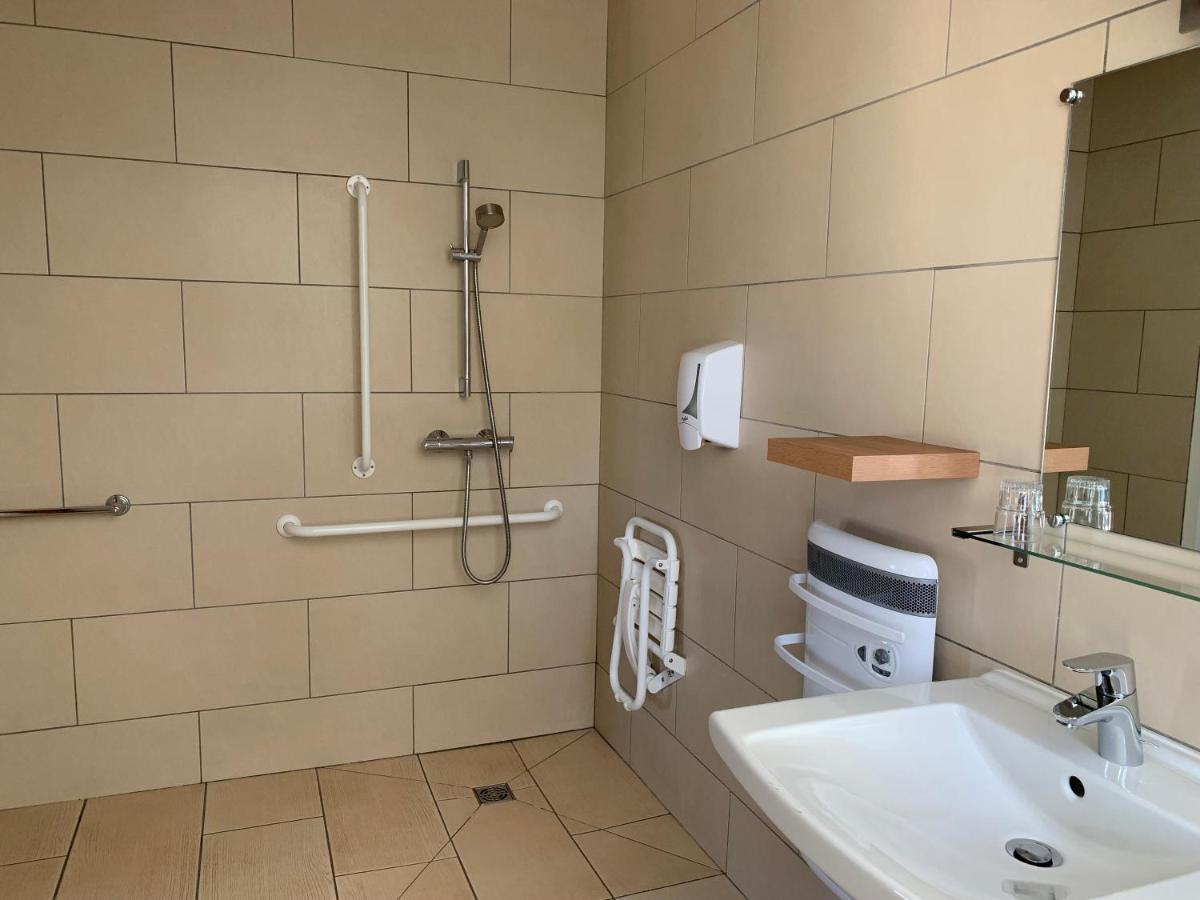 Le Grand Hotel Ussel "Nouvelle Gerance 2023" Bagian luar foto
