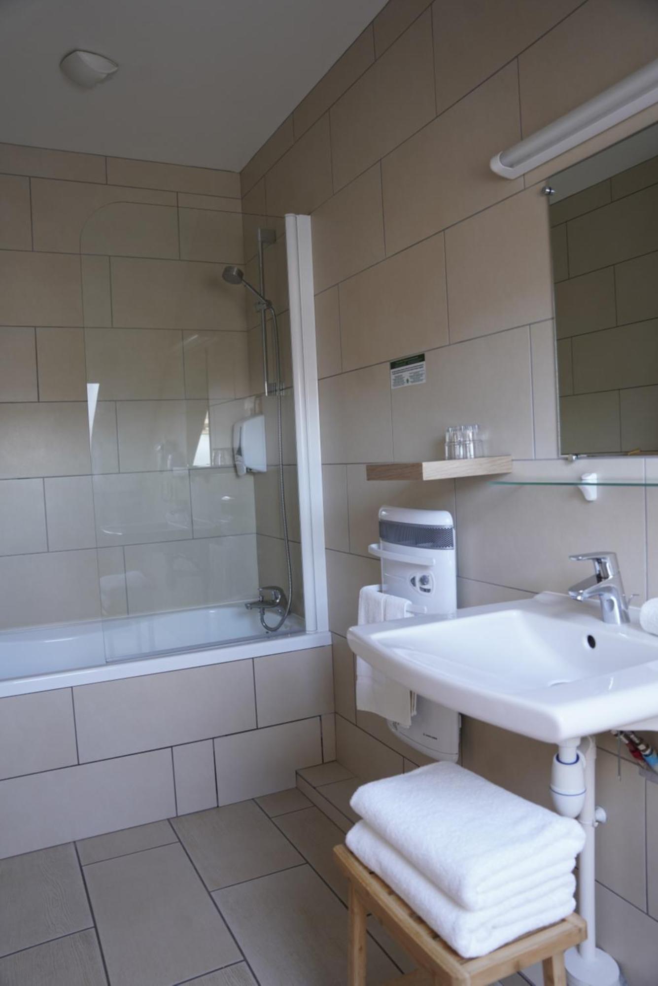 Le Grand Hotel Ussel "Nouvelle Gerance 2023" Bagian luar foto